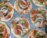 A picture of step 4 of Chicken tikka pizza.