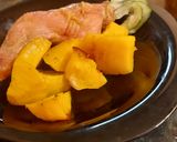 Són sült csirkecomb, sütőben sült krumpli, ubi salátával recept fázis 7 fotója