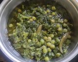 A picture of step 2 of Sarson ka saag.