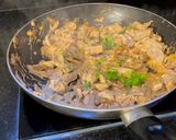 รูปขั้นตอนการทำที่ 7 ของ บีฟสโตรกานอฟ (Beef Stroganoff)
