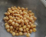 Foto del paso 1 de la receta: Garbanzos con gambas y almejas