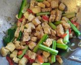 Foto langkah ke 4 dari resep Tumis sawi tempe tahu toge.