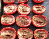 Foto del paso 5 de la receta Tomates secos sabor anchoas y albahaca en aceite