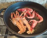 Foto del paso 2 de la receta Guisantes con cigalas, gambas y chipirones