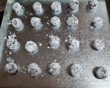 A picture of step 5 of Chocolate Crinkle Cookies.