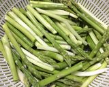 Hình bước làm 1 của món Salad Măng Tây Cá Ngừ