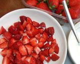 Foto del paso 1 de la receta: Fresas y cerezas con bizcochos