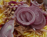 Foto del paso 4 de la receta: Ensalada de pasta con atún y cebolla morada