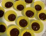 รูปขั้นตอนการทำที่ 2 ของ Peanut Butter Cups: เนยถั่วดาร์กช็อกโกแลต