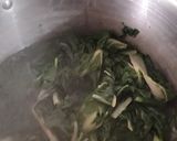 Foto del paso 1 de la receta: Budín de acelga y papas doradas