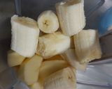 A picture of step 1 of Apple and banana milkshake.