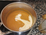 Crema de moniatos i porros amb cruixent d'ibèric i parmesà