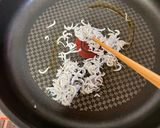 簡單日式小菜 青椒🫑吻仔魚　　　　簡単おばんざい的食譜步驟2照片