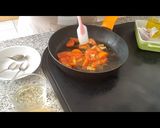 Foto del paso 7 de la receta: Filete de Merluza en Salsa de Tomate, Ajo y Albahaca