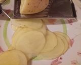 A picture of step 1 of Ham and cheese pie with a potato crust.
