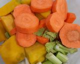 Foto del paso 1 de la receta: Crema de zapallo y zanahoria