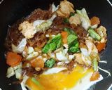 รูปขั้นตอนการทำที่ 5 ของ เส้นเล็กผัดซีอิ๊วไก่