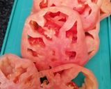 Foto del paso 1 de la receta: Ensalada de higos con tomate y queso de cabra
