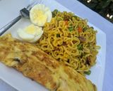 A picture of step 6 of Stir fry noodles with egg omelette and boiled egg.