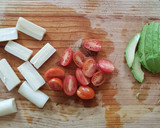 Foto del paso 1 de la receta: Ensalada de palmitos, aguacate y tomate con salsa golf