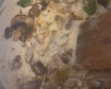 A picture of step 4 of Creamy chicken with mushroom and asparagus.