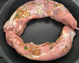 Foto del paso 2 de la receta: Solomillo de cerdo asado envuelto en bacon y hojaldre