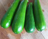 Une image de l'étape 1 de Pickles de courgette aigre-doux au curry.
