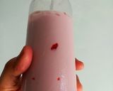Foto langkah ke 5 dari resep Strawberry Milk (Ala Koreaa).