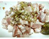 รูปขั้นตอนการทำที่ 2 ของ หมูทอดกระเทียมพริกไทย หอมสามบ้านแปดบ้าน