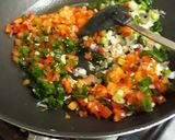 Foto del paso 2 de la receta: Empanadas de pollo y salchichas