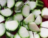 Foto langkah ke 1 dari resep Sayur bening bumbu kunci.