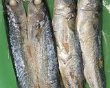 Foto langkah ke 1 dari resep Tumis Ikan Asin dan Tomat Hijau.