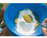 Foto langkah ke 1 dari resep Roll Cake Ekonomis.