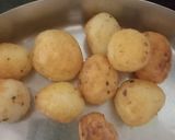 A picture of step 5 of Dum Aloo.