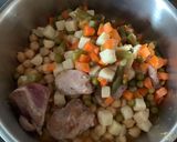 Foto del paso 3 de la receta: Garbanzos con verduras y pavo