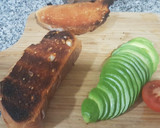 Foto del paso 1 de la receta: Tostadas de pagès con aguacate, pimiento escalivado y mozzarella