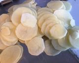 Une image de l'étape 3 de Gratin de pommes de terre à l ail,oignon basilic et mozzarella di buffala au bouillon de gambas.