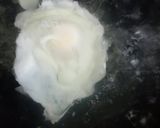 A picture of step 4 of Dimer jhal pitha (spicy fried poached egg).