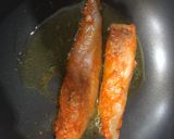 Foto del paso 7 de la receta Flores de pasta filo rellenas de rape adobado y gambas con salsa