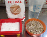 Foto del paso 1 de la receta: Pan de pipas y semillas en panificadora Lidl