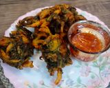 A picture of step 4 of Palak k pakore.