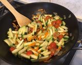 Une image de l'étape 9 de Soupe asiatique aux nouilles de saba, crevettes, légumes et menthe.