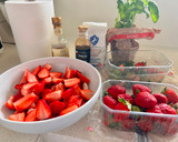 Foto del paso 1 de la receta: Ensalada de fresas, vinagre balsámico y albahaca