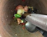 A picture of step 1 of Som Tum Pu Pla Ra (Papaya Salad with Fermented Crab and Fish Sauce).