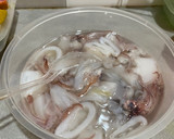 Foto langkah ke 1 dari resep 75. Cumi Asam Manis Super Simple.