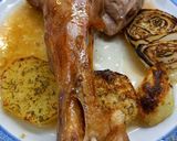 Foto del paso 1 de la receta: Pierna de cordero lechal al horno con patatas y cebolla