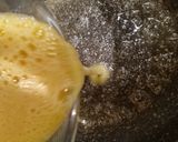 Foto del passaggio 2 della ricetta Omelette al salmone con mozzarella