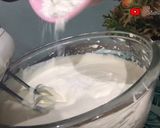 Foto langkah ke 4 dari resep Bolu gulung rainbow mini.