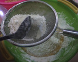 Foto langkah ke 3 dari resep Bolu pisang kukus tanpa mixer.