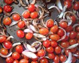 Φωτογραφία βήματος 6 της συνταγής Αλμυρό cheesecake με καραμελωμένα κρεμμύδια και ντοματίνια 🍅🍅